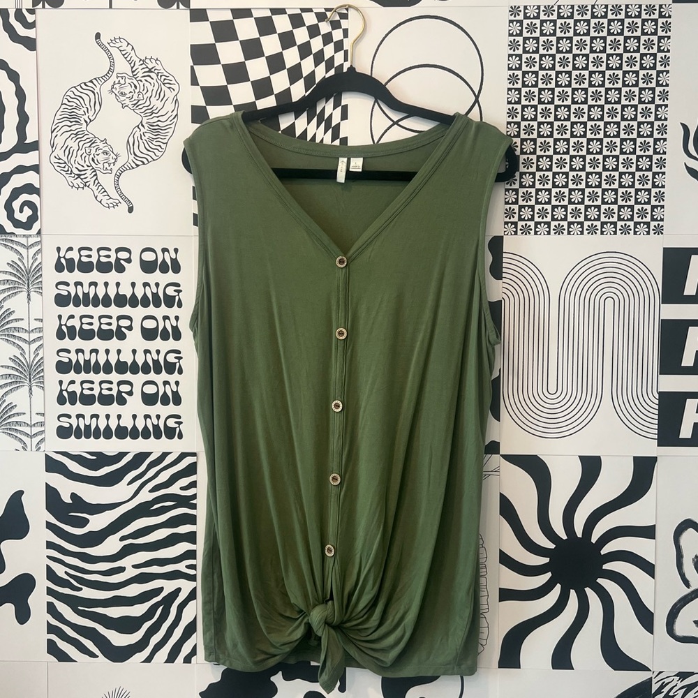 🌿Sleeveless Button & Tie-Front Top🌿